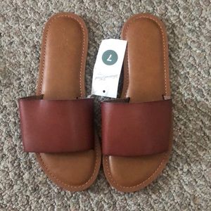 NWT Women’s Cognac sandals, Size 7